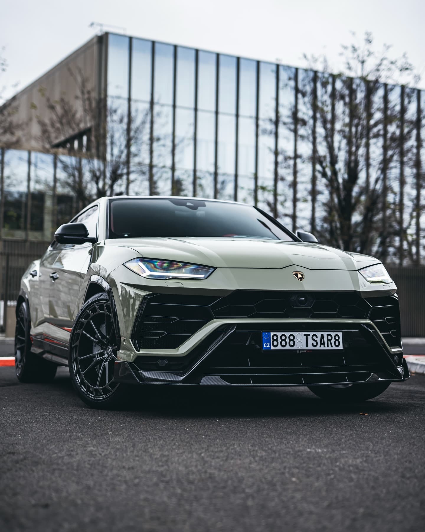 Lamborghini Urus po personalizacji z portfolio Carbonite
