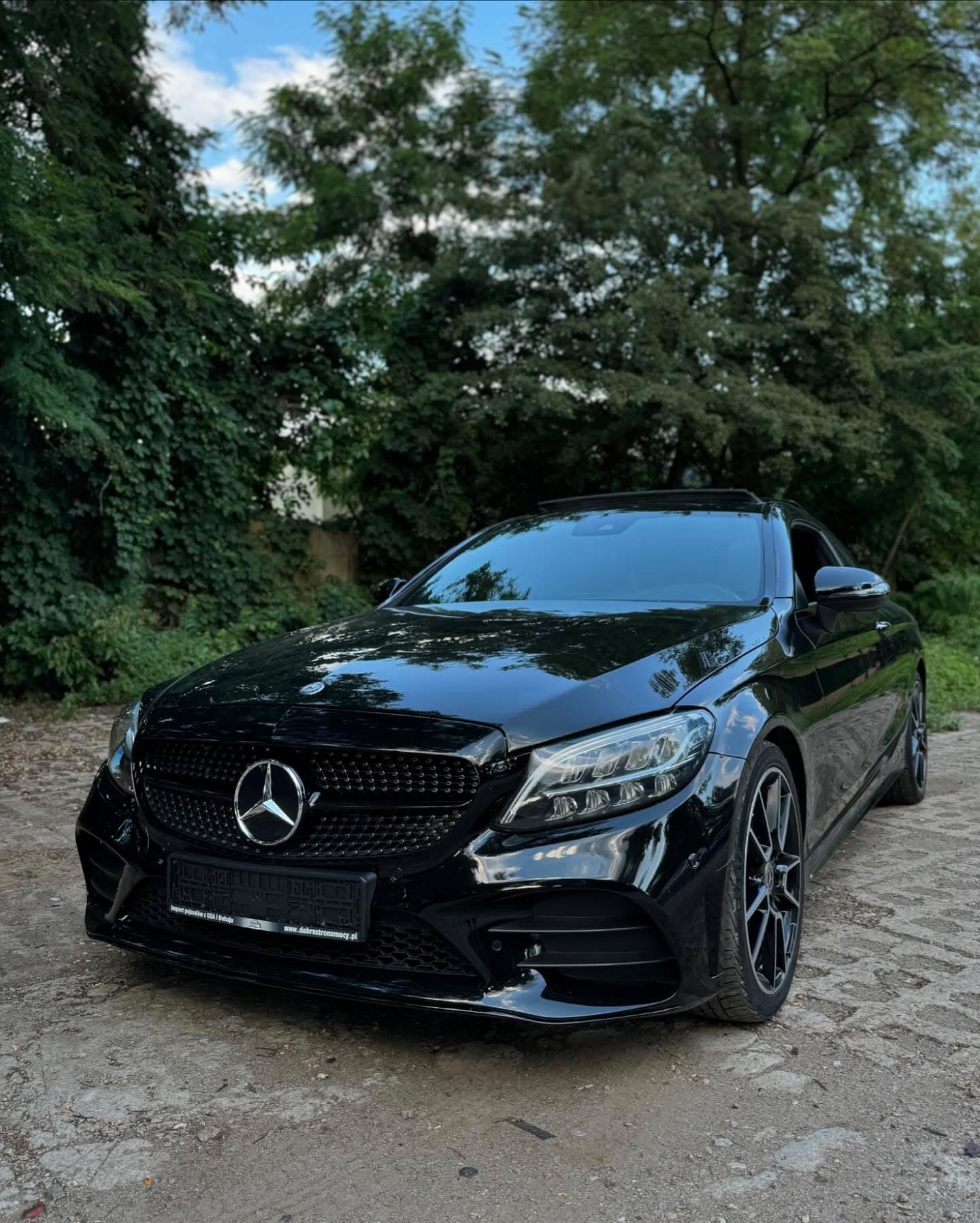 Czarny Mercedes C300 Coupé z portfolio importowego Dobra Strona Mocy